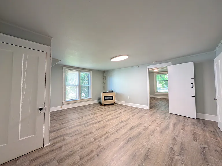 433 SW 5th St — Photo 11