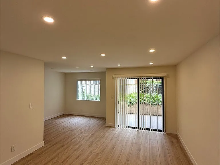 1207 N Columbus Ave #102 — Photo 7