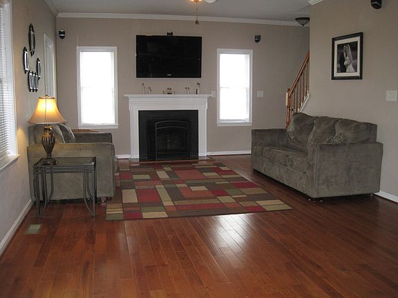2nd image of 6910 Violet Dr