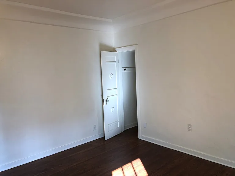 204 1/2 Quincy Ave — Photo 16