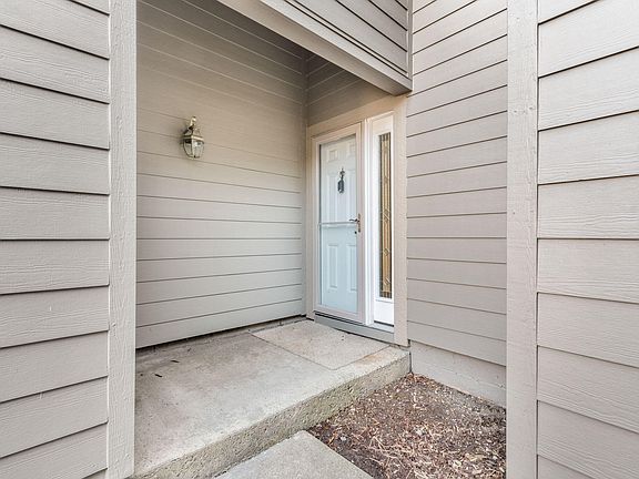 2nd image of 774 Peninsula Ct