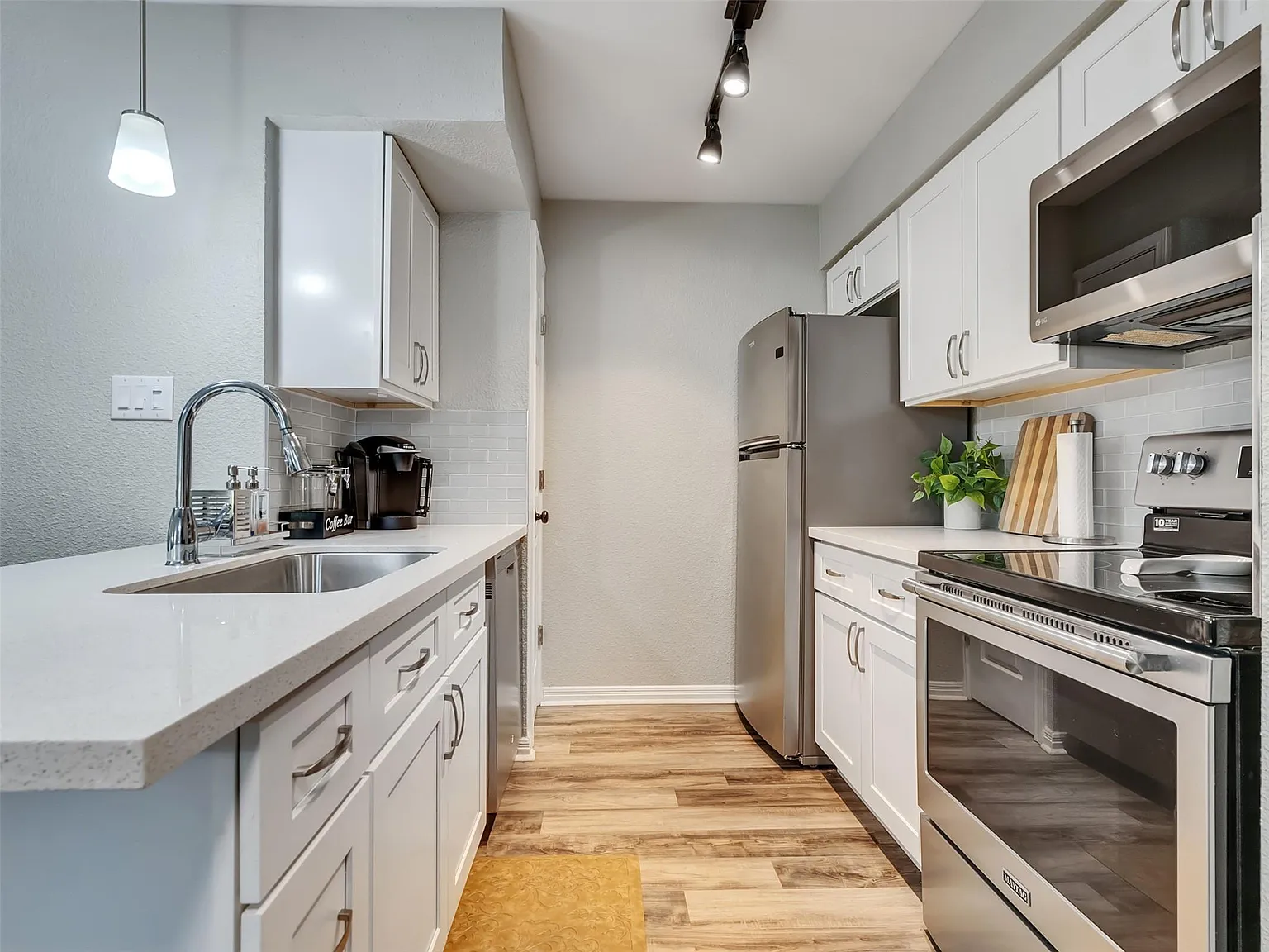 1 bed, 1.0 bath, 693 sqft, $950 — Photo 2