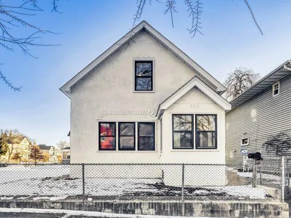 924 Farrington St, Saint Paul, MN 55117