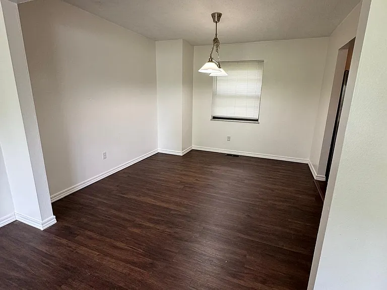 304 Rebecca Dr — Photo 12