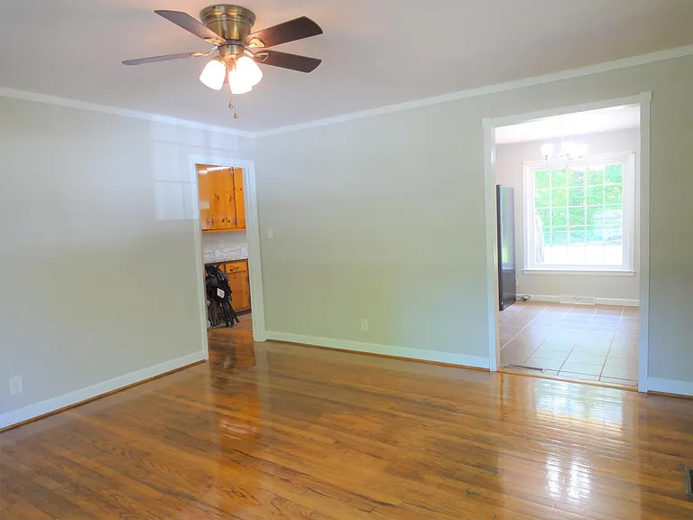 4606 Willa Way — Photo 5