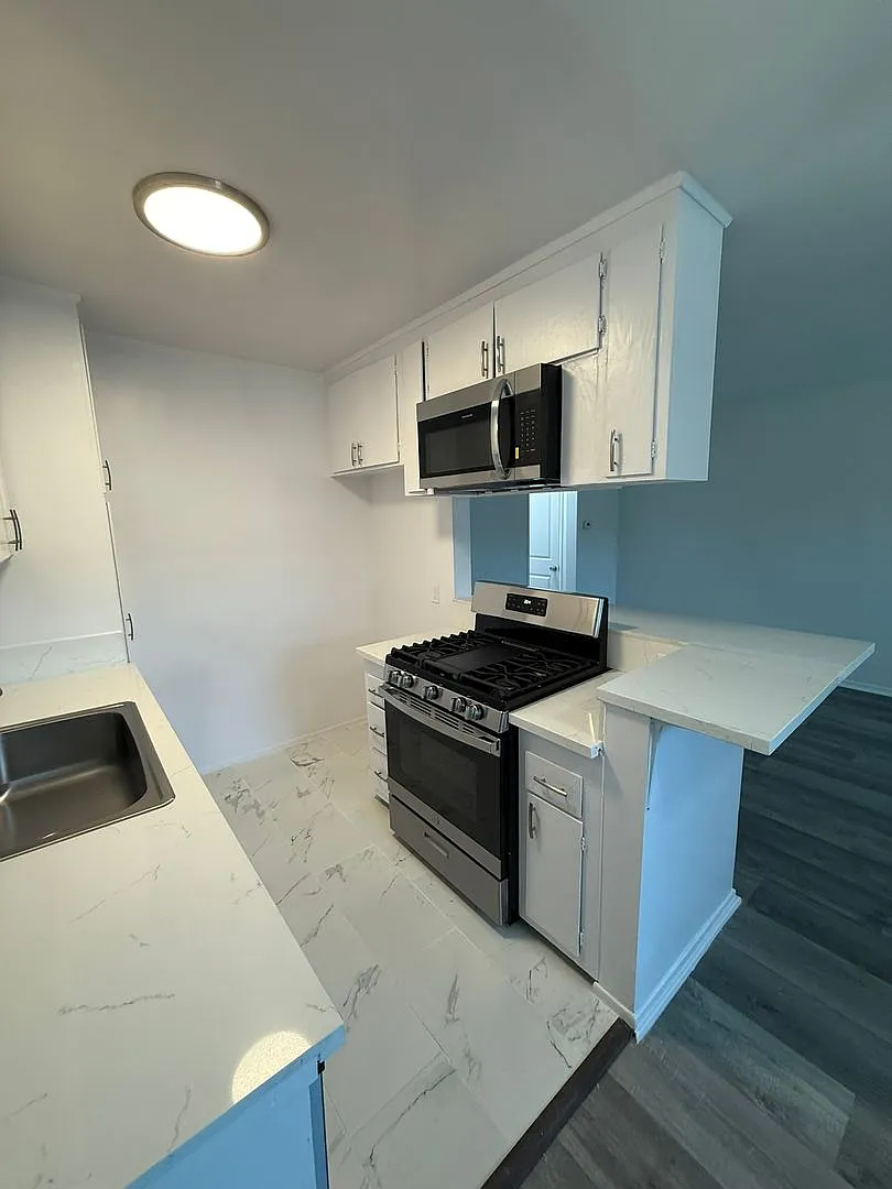 1166 S. Crenshaw Blvd — Photo 3