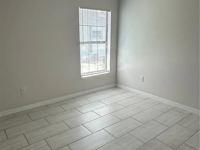 606 SE 8th St — Photo 15