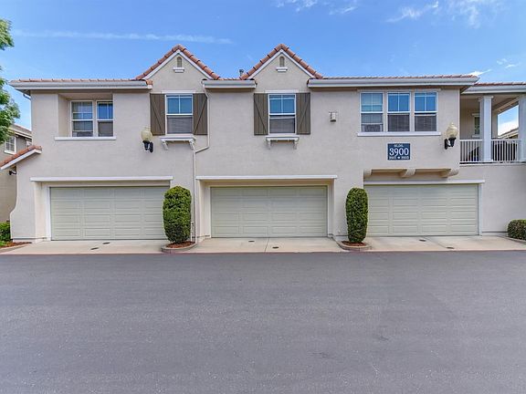2nd image of 3902 Esplanade Cir