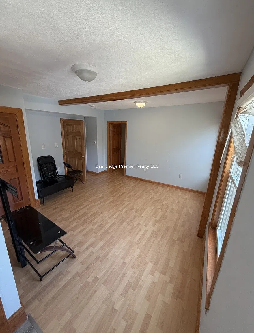4 bed, $4,700 — Photo 1