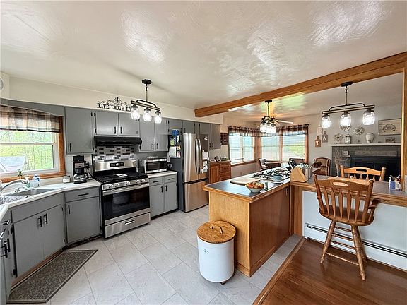 3rd image of 242 Tait Rd