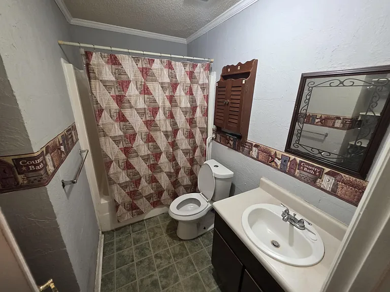 206 Flanders St — Photo 6