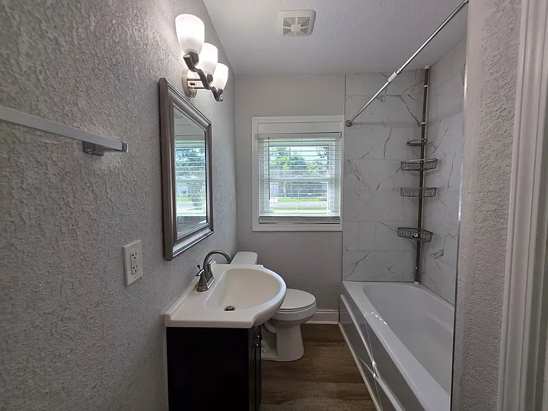 109 Reed Rd — Photo 22