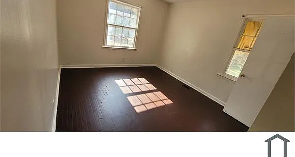 3 bed, 944 sqft, $2,004 — Photo 3