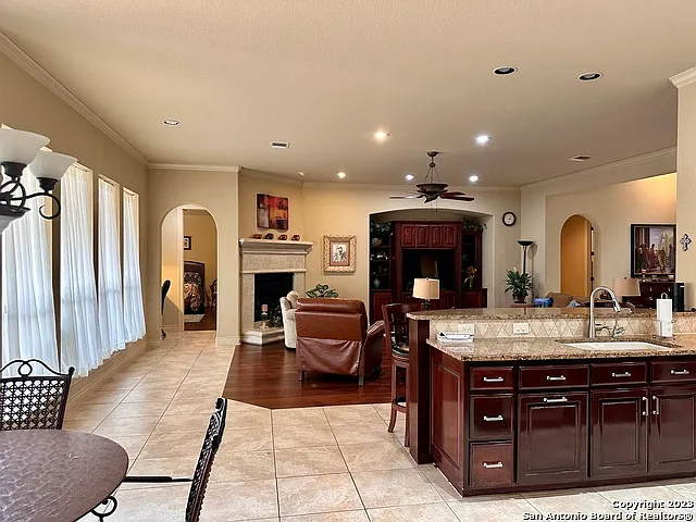 402 Cameron Cir — Photo 12
