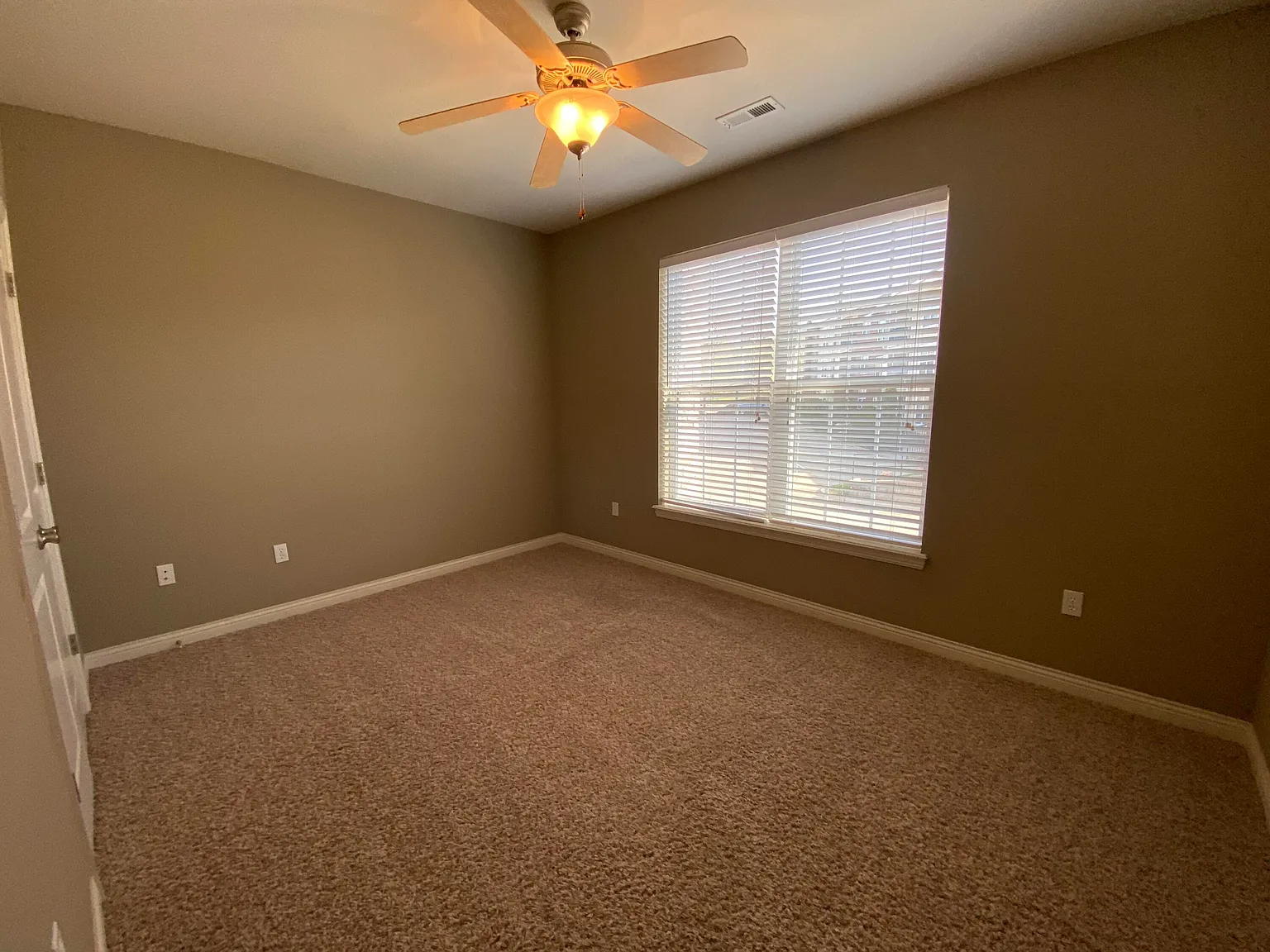 2 bed, 2.0 bath, 1009 sqft, $1,450 — Photo 4