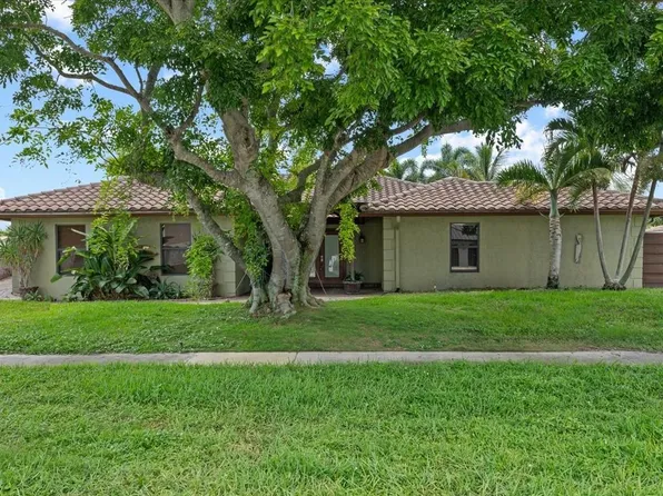 22100 Serenata Circle, Boca Raton, FL 33433