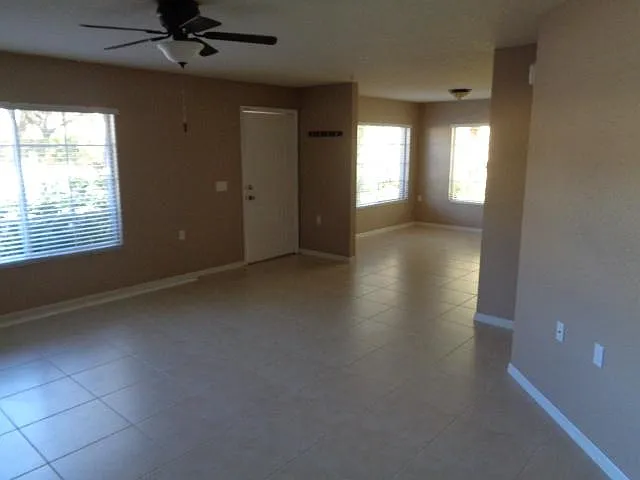 3 bed, 2.5 bath, 1220 sqft, $1,550 — Photo 3