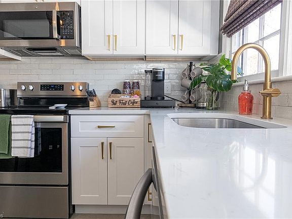 5th image of 308 Denny Cir