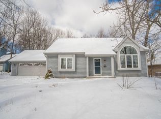 5443 S 46th St, Greenfield, WI 53220