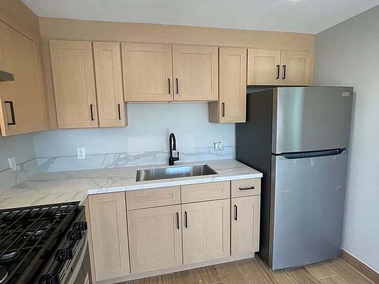 14700 Hubbard St — Photo 2