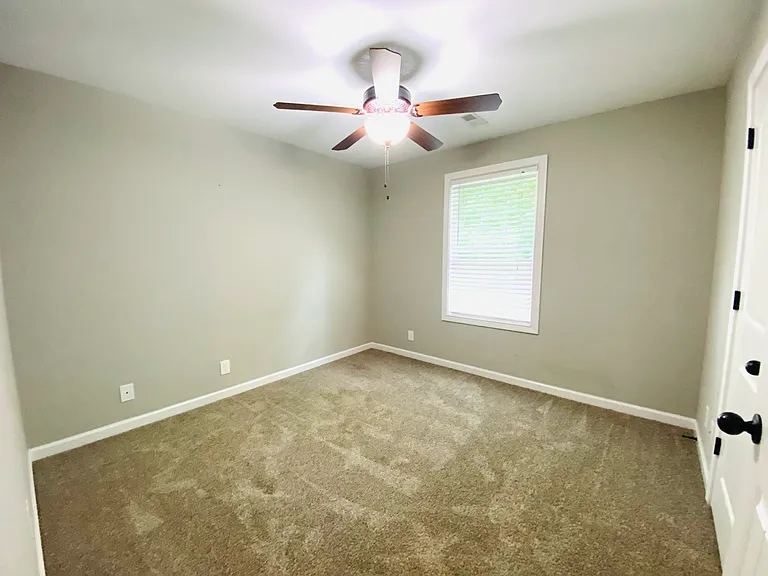 1194 Eagles Bluff Dr — Photo 36