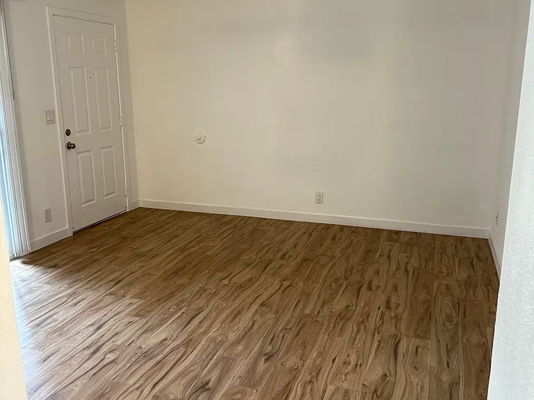 630 W 2nd Ave #7 — Photo 9