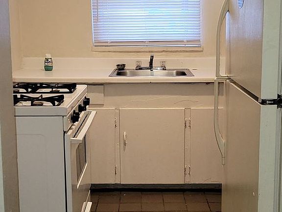 3rd image of 922 Wheatley Ave APT 4