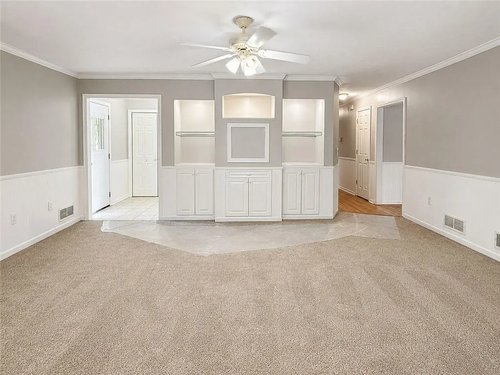 3 bed, 2.0 bath, 2044 sqft, $2,100 — Photo 3