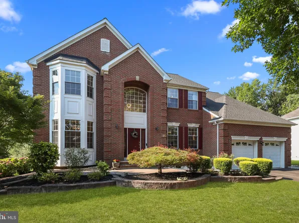 16 Lockewood Ln, East Windsor, NJ 08520