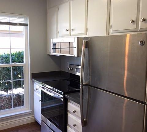 3rd image of 426 Escuela Ave APT 19