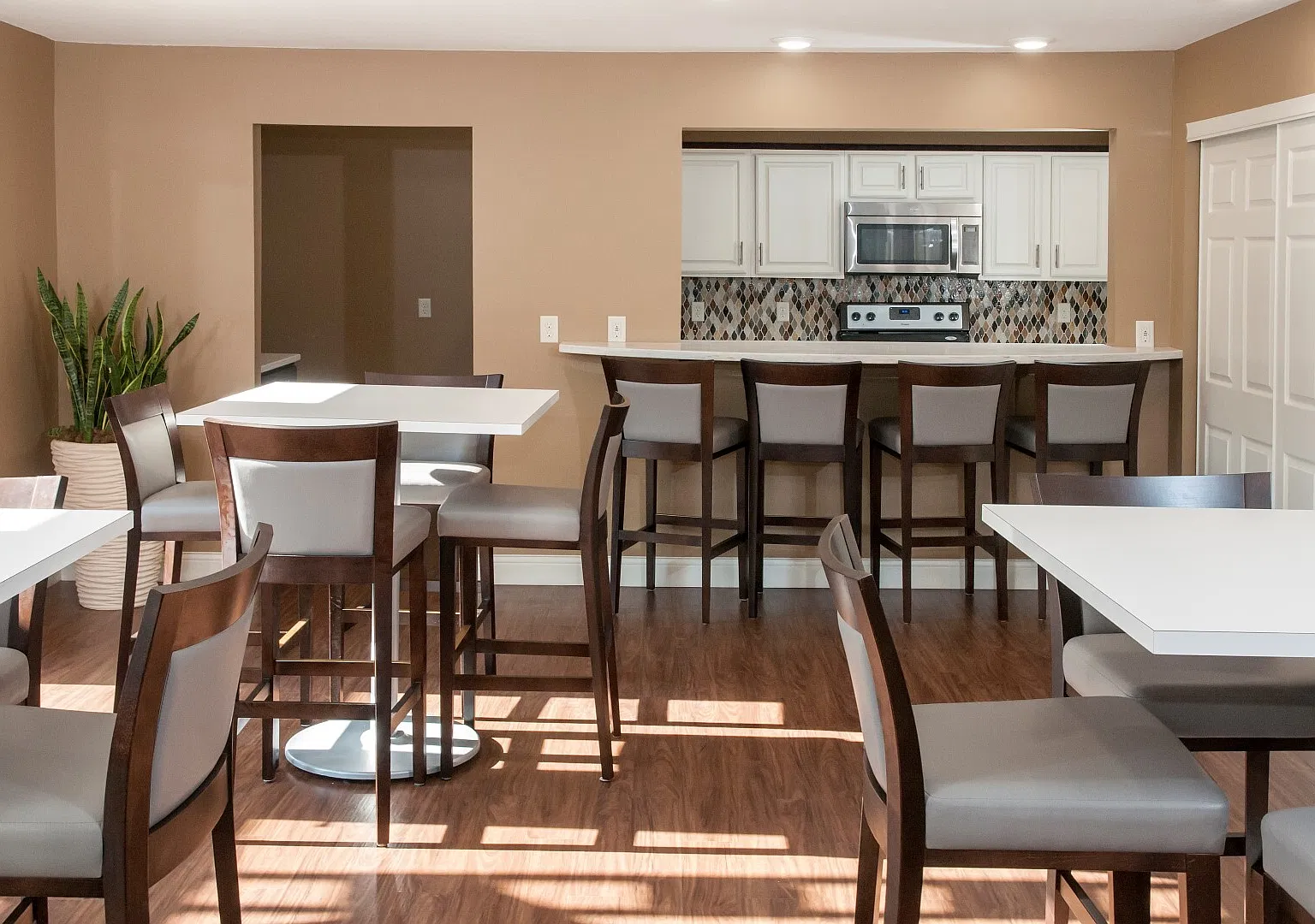 Vernon Oaks Apartments — Photo 1