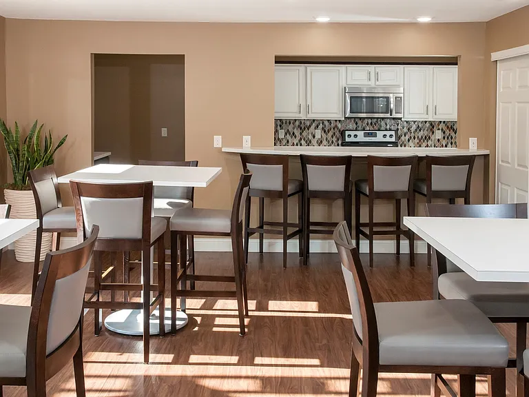 Vernon Oaks Apartments — Photo 33