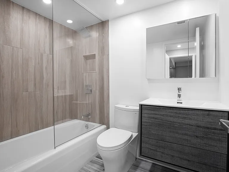 188 E 64th St #4002 — Photo 8