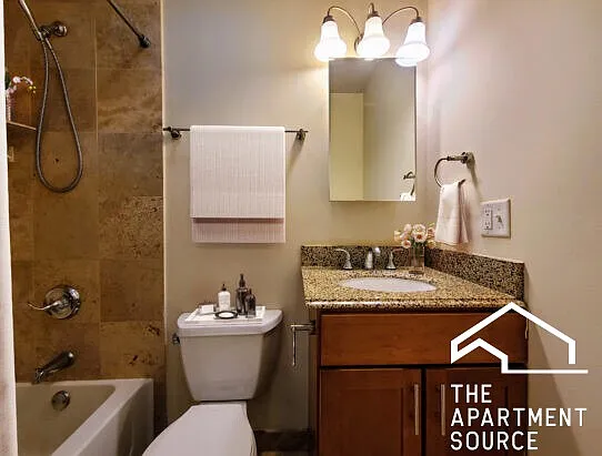639 W Wrightwood Ave #202 — Photo 3
