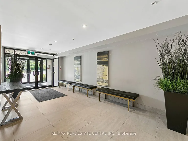 610 Farmstead Dr #102 — Photo 5