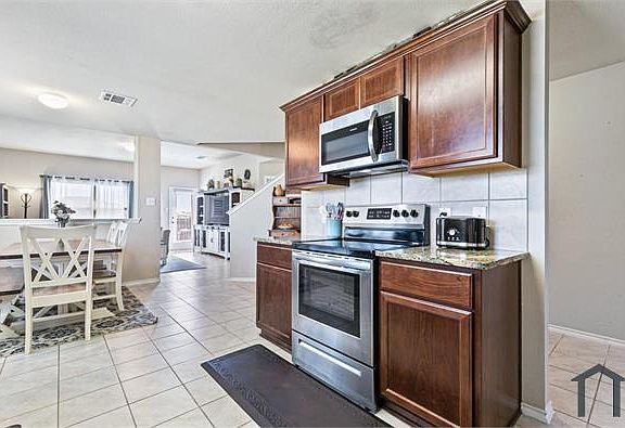 5th image of 1404 Basswood Ln