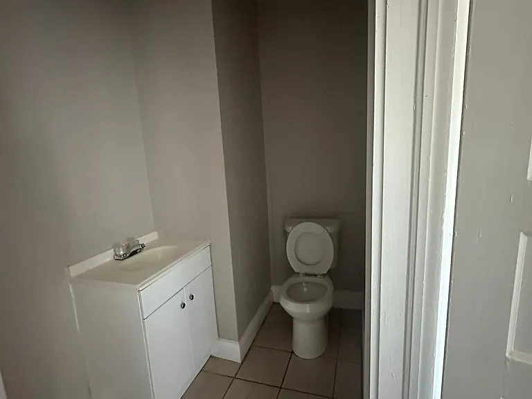2122 Yancey Ave — Photo 5