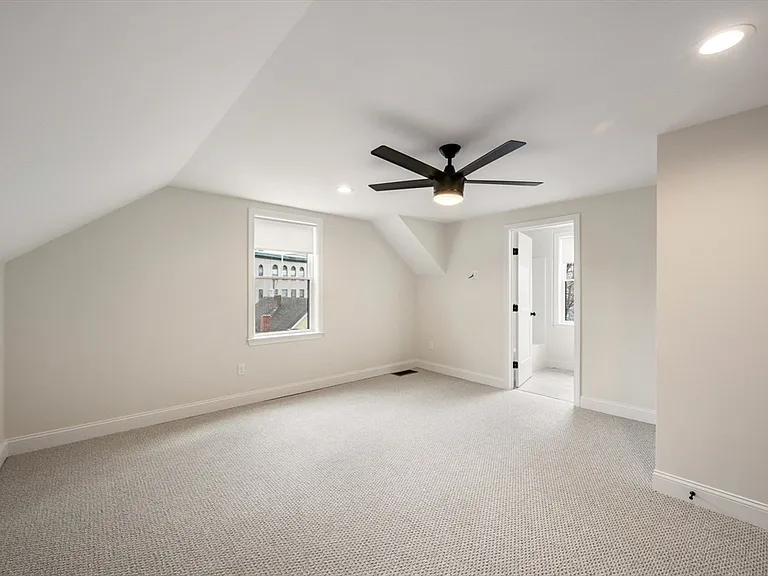 32 Union St #32 — Photo 36