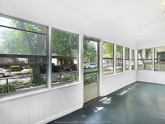 5th image of 1022 Hickory Rd