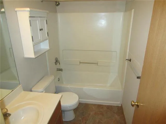 2 bed, 1.5 bath, 896 sqft, $1,650 — Photo 4