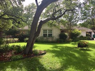 777 Oakridge Dr, Blanco, TX 78606