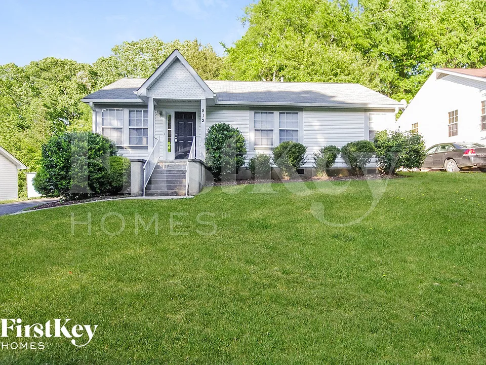 812 Silver Ct