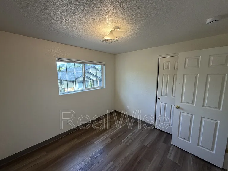 715 SW Laurel St — Photo 16