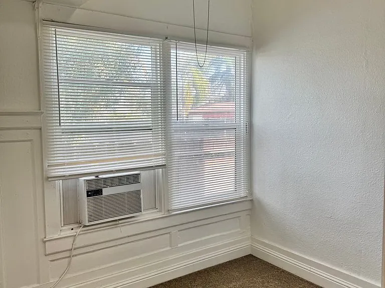 642 N Thorne Ave — Photo 12