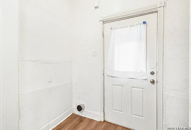 1434 Hicks Ave — Photo 12