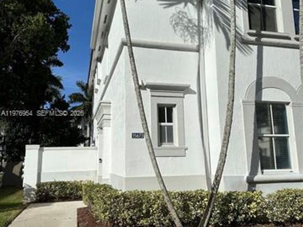 15673 SW 39th St #Townhouse 235