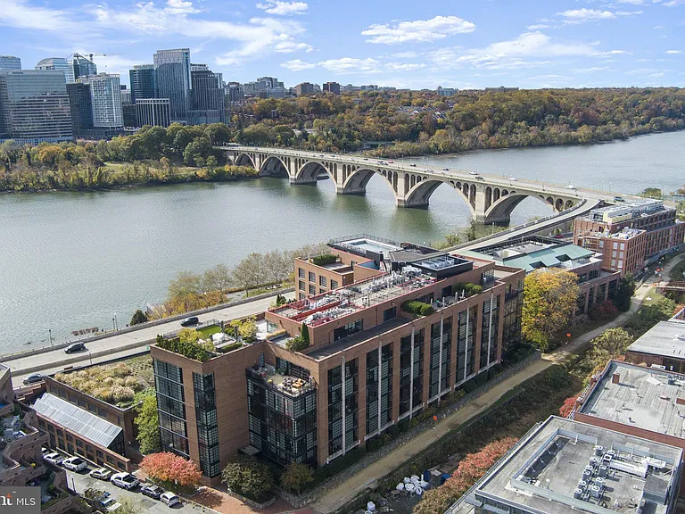 3303 Water St NW #4B — Photo 1