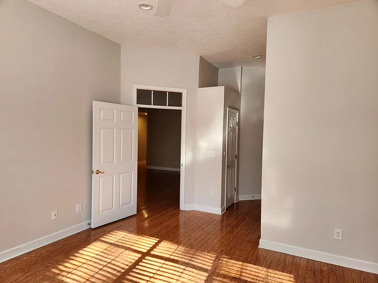 9398 Pinckney Ln — Photo 12
