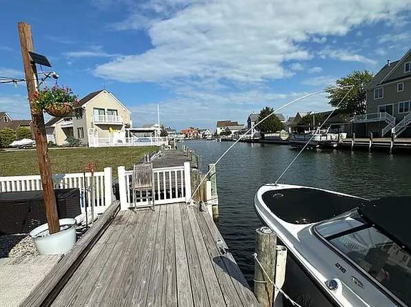 212 Riviera Dr, Toms River, NJ 08753