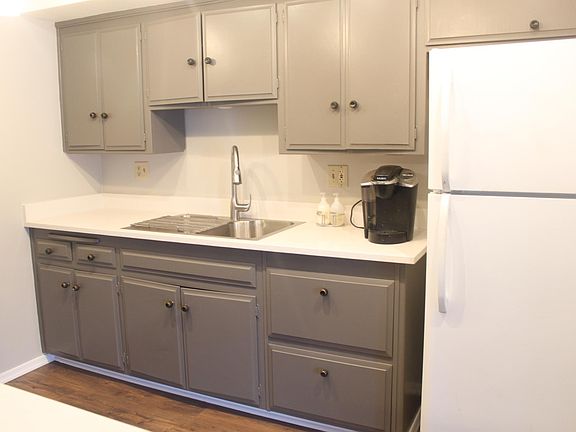 3rd image of 4900 Rosehedge Dr APT 303